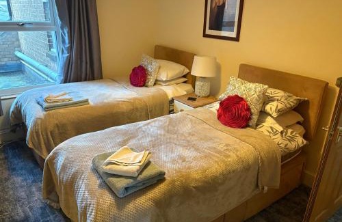 Dorchester Bed & Breakfast | Bay Tree House: 4-Star Stay with Breakfast & Family Fun