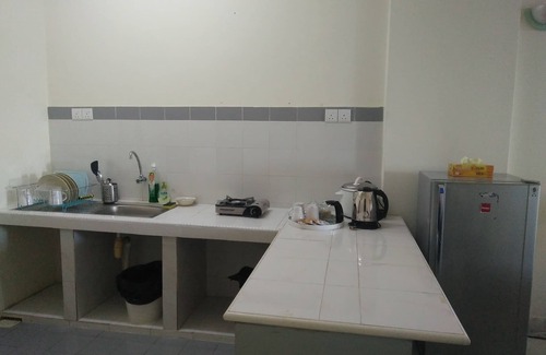 Si Rusa Apartment | Discover Bayu Beach Apartment PD with Kitchen Amenities
