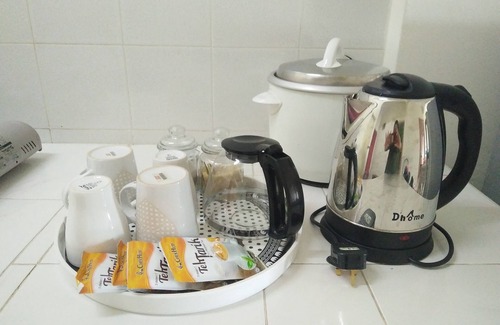 Si Rusa Apartment | Discover Bayu Beach Apartment PD with Kitchen Amenities