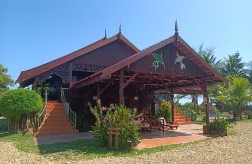 Setiu House | Relax at Bayu Beach Penarek with Private Oceanfront Access