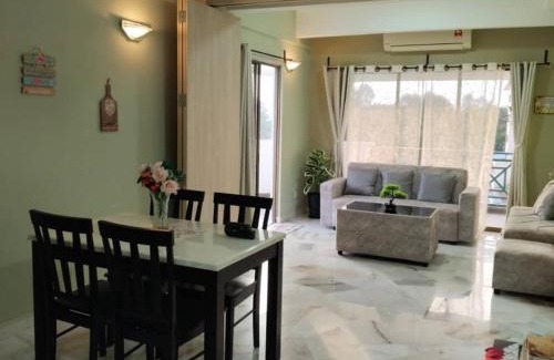 Si Rusa Apartment | Seafront Penthouse with Pool & Ocean View - 4 Star Stay