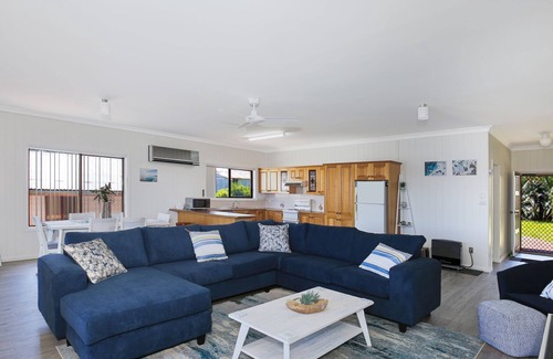 Erowal Bay House | Bayview - Waterfront Retreat with Jetty Near Hyams Beach