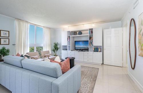 Coconut Grove Apartment | Bayview Bliss 2BR 2BA Condo in Coconut Grove Parking included