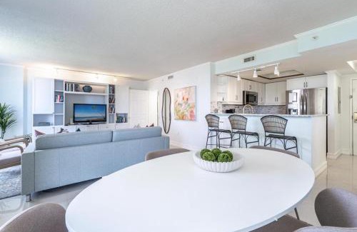 Coconut Grove Apartment | Bayview Bliss 2BR 2BA Condo in Coconut Grove Parking included
