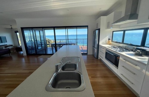 Brisbane Waterfront House | Guest Rated 10/10 at Bayview Breeze Moreton Island Retreat