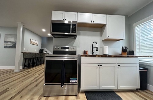Bay View House | Bayview Bungalow - Family Friendly Retreat Near the Lake