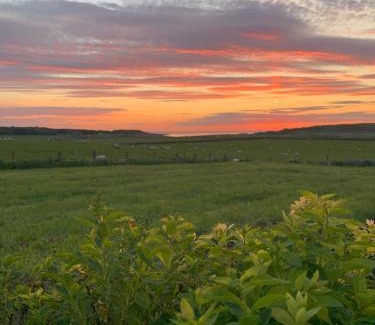 Hunspow Apartment | Inviting Bayview Cottage: Dunnetbay's Top-Rated Stay