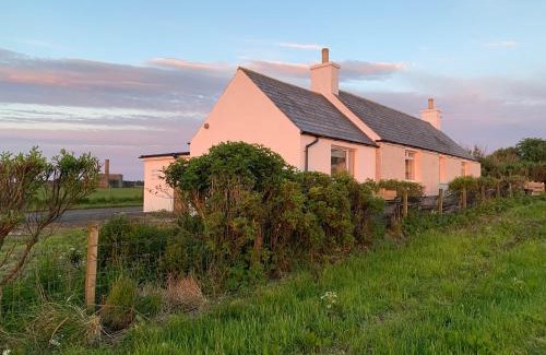 Hunspow Apartment | Inviting Bayview Cottage: Dunnetbay's Top-Rated Stay