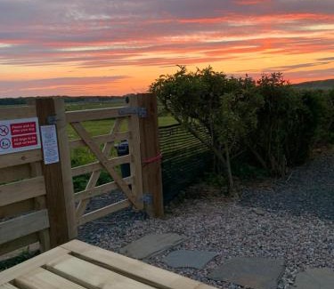 Hunspow Apartment | Inviting Bayview Cottage: Dunnetbay's Top-Rated Stay