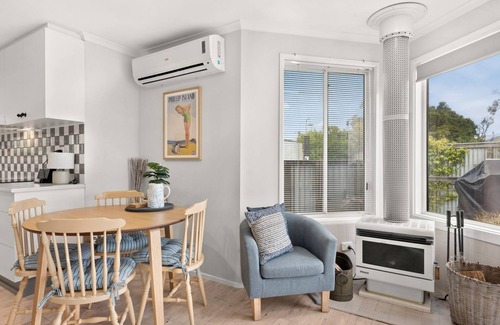Ventnor House | Bayview Cottage: Pet-Friendly Oceanfront Retreat in Ventnor