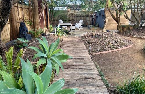 Inverloch House | Bayview Escape - linen included, pet friendly!