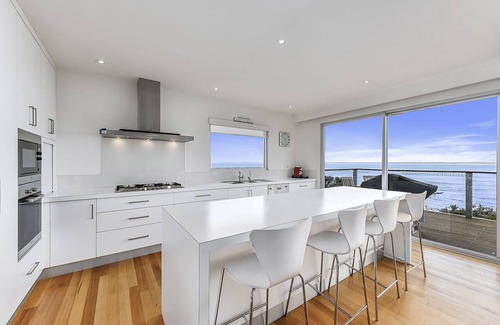 Waterhouse House | Bayview: Breathtaking Views & Pet-Friendly Comfort Await