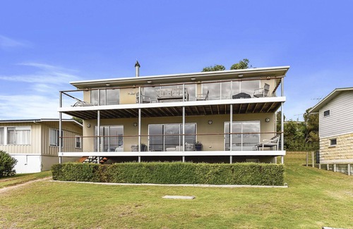 Waterhouse House | Bayview: Breathtaking Views & Pet-Friendly Comfort Await