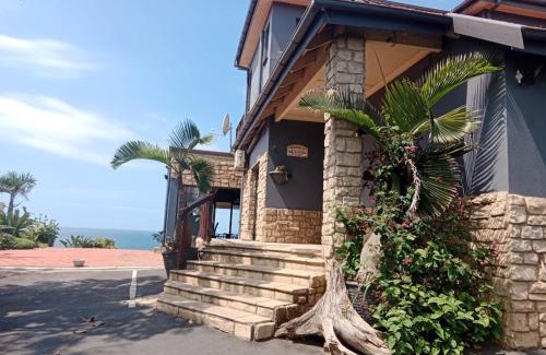 Amanzimtoti House | Beautiful Bayview Guest House with Oceanfront Amenities
