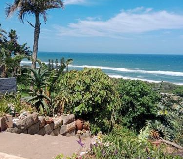 Amanzimtoti House | Beautiful Bayview Guest House with Oceanfront Amenities