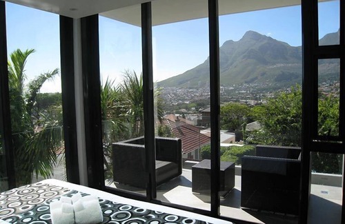 Cape Town City Centre Hotel | Bayview Guest House: Family-Friendly Stay with Pool & Dining
