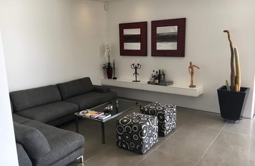 Cape Town City Centre Hotel | Bayview Guest House: Family-Friendly Stay with Pool & Dining