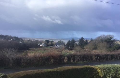 Dungloe House | Inviting Bayview House Dungloe - Family-Friendly Getaway