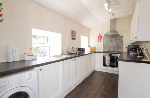 Beinn Orasaigh Cottage | Bayview House: Family-Friendly Cottage with Ocean Views