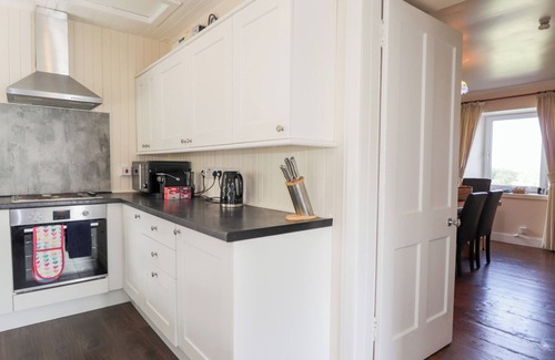 Beinn Orasaigh Cottage | Bayview House: Family-Friendly Cottage with Ocean Views