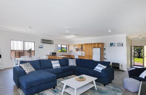 Erowal Bay House | Bayview I Absolute Waterfront Retreat near Hyams Beach