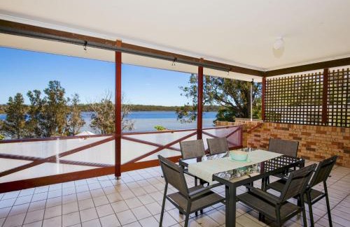 Erowal Bay House | Bayview I Absolute Waterfront Retreat near Hyams Beach