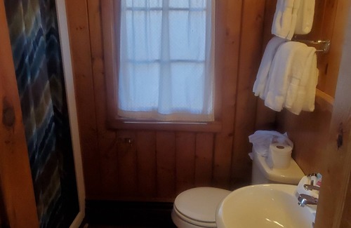St Ignace Hotel | Bayview Lakefront Motel: Family-Friendly with Breakfast & Kitchen