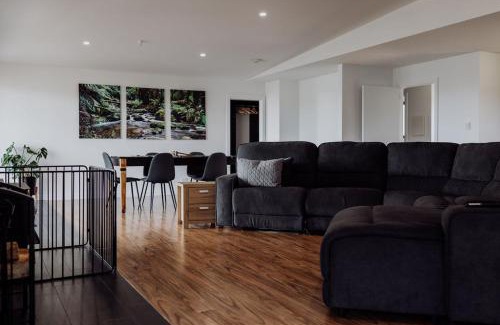 St Helens House | Bayview Lodge - Unforgettable Views and Family-Friendly Stay!