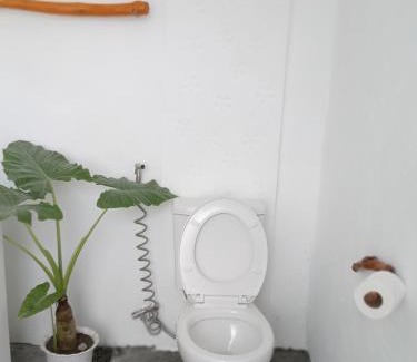 Laurel Bed & Breakfast | Comfortable Baywalk Suites Batangas with Pool & Pet Friendly