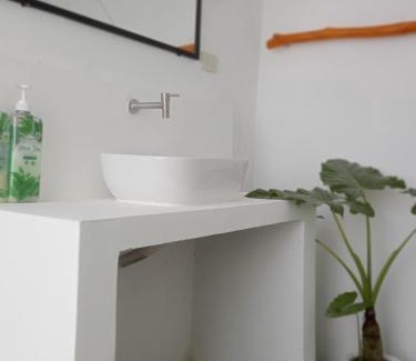 Laurel Bed & Breakfast | Comfortable Baywalk Suites Batangas with Pool & Pet Friendly
