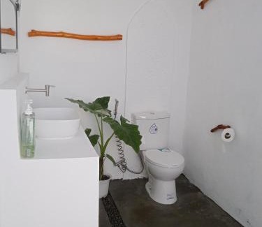 Laurel Bed & Breakfast | Comfortable Baywalk Suites Batangas with Pool & Pet Friendly