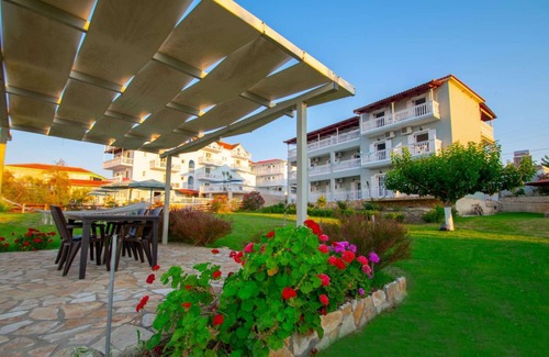 Amoudi Apartment | Baywatch 5: Pet-Friendly Retreat Right on the Water