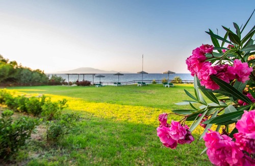 Amoudi Apartment | Baywatch 6: Waterfront Retreat with Family-Friendly Amenities