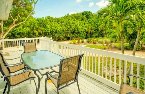 Captiva House | Baywatch Cabin: Pet-Friendly Retreat with Oceanfront Views