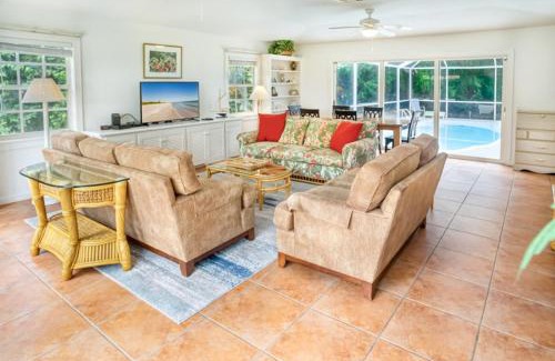 Captiva House | Baywatch Cottage: Your Perfect Family Getaway with Pool