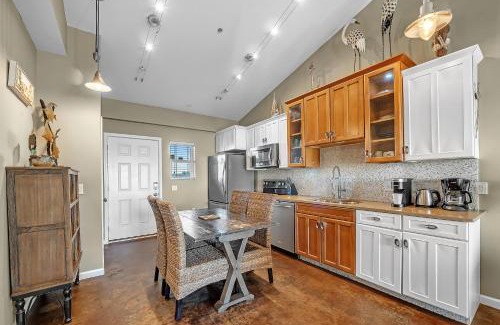 Pensacola Beach House | Coastal Retreat: Baywatch Unit H5 with Oceanfront Views