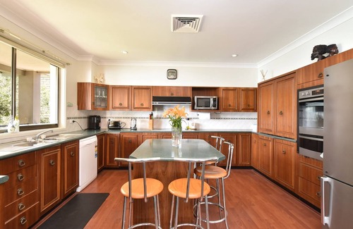 Silverwater House | Discover Baywatch Waterfront Lake Retreat with Private Jetty