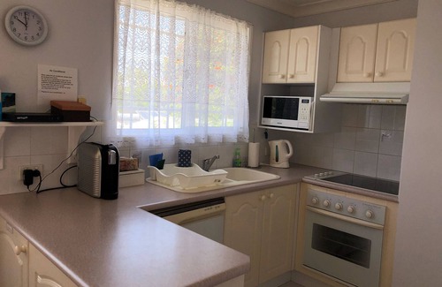 Maroochydore House | Bayz on the River: Waterfront Retreat with Kayaks & Pets Welcome