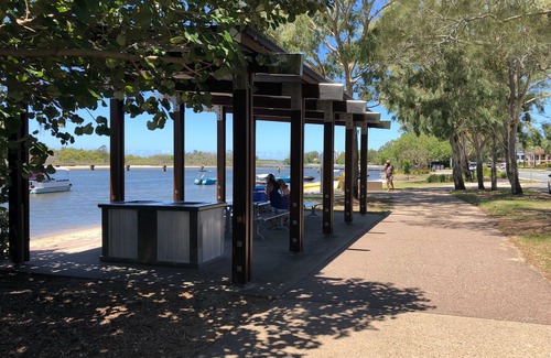 Maroochydore House | Bayz on the River: Waterfront Retreat with Kayaks & Pets Welcome