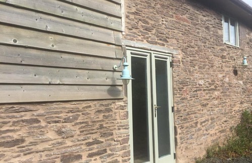 Peterchurch House | Welcoming Bazley Barn: Pet and Child-Friendly Retreat