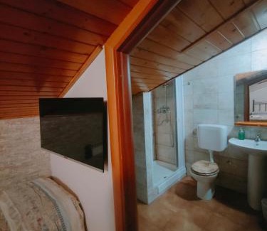 Cesaro House | Cozy BB Cesarò Mariolo House with Hot Tub & Breakfast