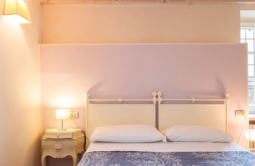Nord-Ovest Bed & Breakfast | BB room with en suite bathroom, wifi, A/C, between Verona center and at Valpolicella