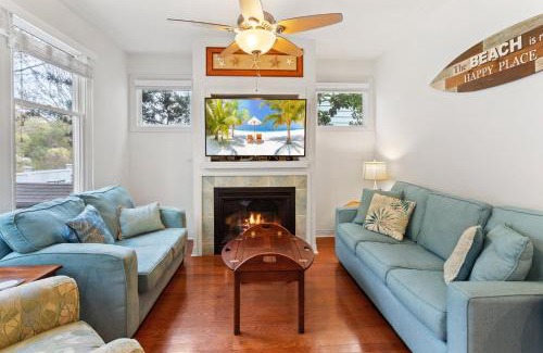 Bermuda Bay House | Relax at BB47 - A Wave From It All with Spa & Pet Friendly