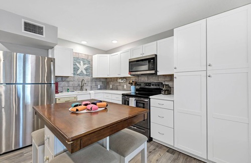 Port Aransas Condo | Oceanfront Escape at Christy's Crab Shack - 4 Star Haven