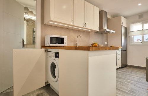El Carmel Apartment | Relaxing Barcelona El Carmel Apartment with Scenic Terrace