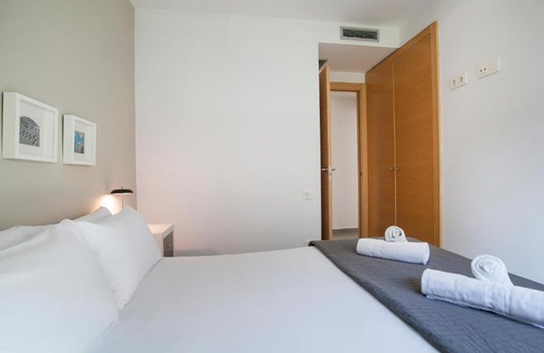 el Camp d'en Grassot i Gracia Nova Apartment | Discover Barcelona Gaudí Flats: Family-Friendly Retreat