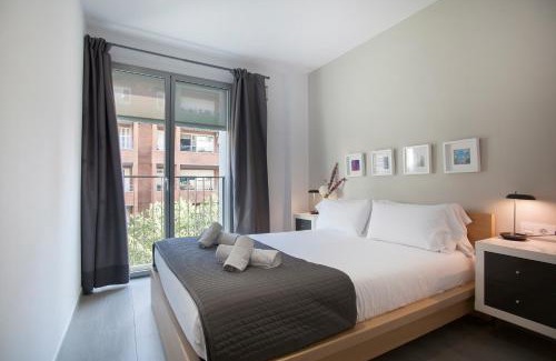 el Camp d'en Grassot i Gracia Nova Apartment | Discover Barcelona Gaudí Flats: Family-Friendly Retreat
