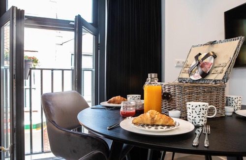 Dokkum Apartment | Family Suite at BBBB: 4-Star Comfort & Accessible Amenities