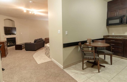 Lac La Biche Hotel | Welcoming BCMInns - Lac La Biche: Pet-Friendly Getaway