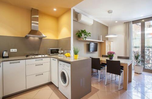 El Born Apartment | Family-Friendly Stay at BCNGOTIC 42 - Rated 9.1/10